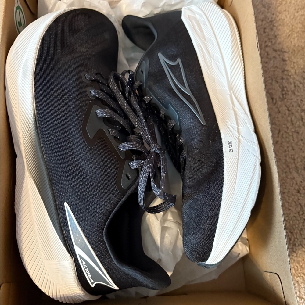 Altra women’s Experience Flow 9.5